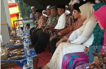 Zola dan Sukandar saat hadir di tabligh akbar di Tebo